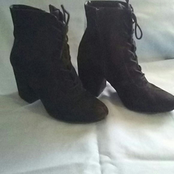 Shoes - Picture 4 of 8